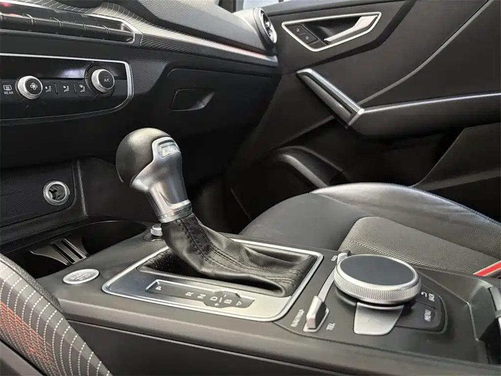 Audi Q2L e-tron 2019 Advanced