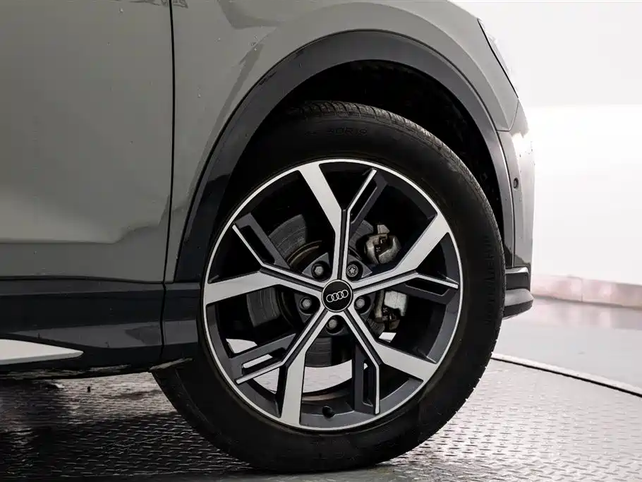 Audi Q3 2024 35 TFSI Fashion Elegant