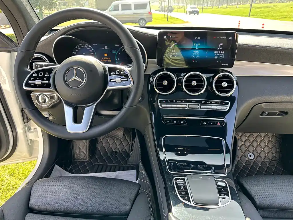Mercedes-Benz GLC Coupe 2020 GLC 260 4MATIC Coupe SUV