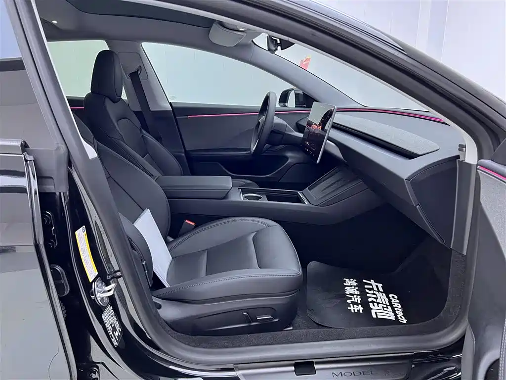 Tesla Model 3 2025 RWD