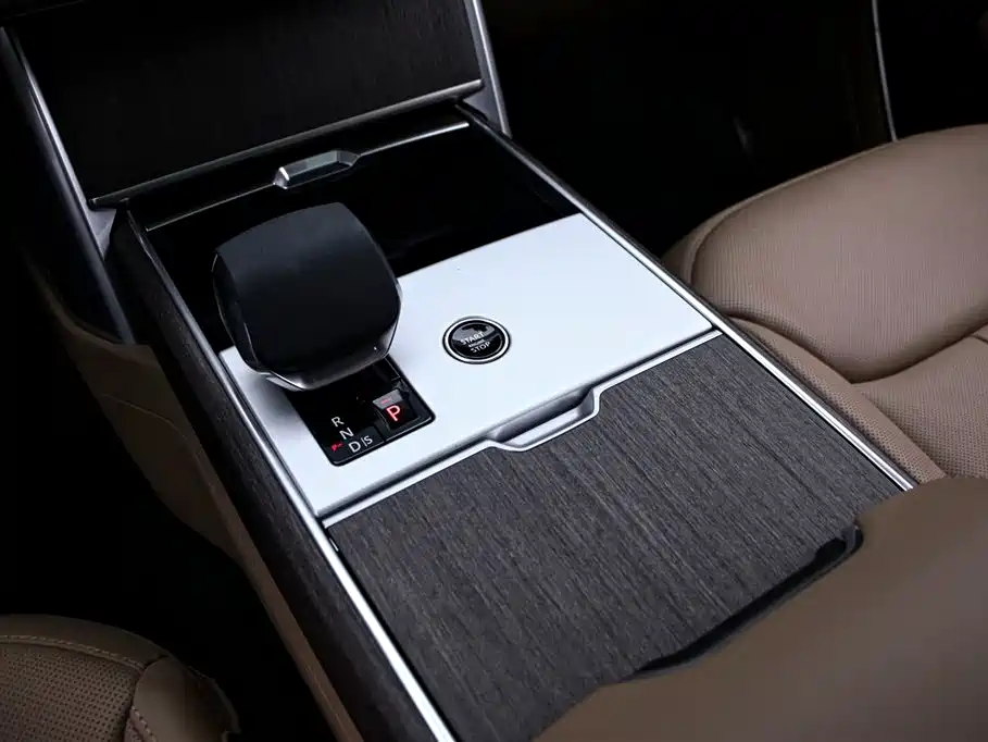 Range Rover 2025 3.0 L6 400PS Autobiography LWB