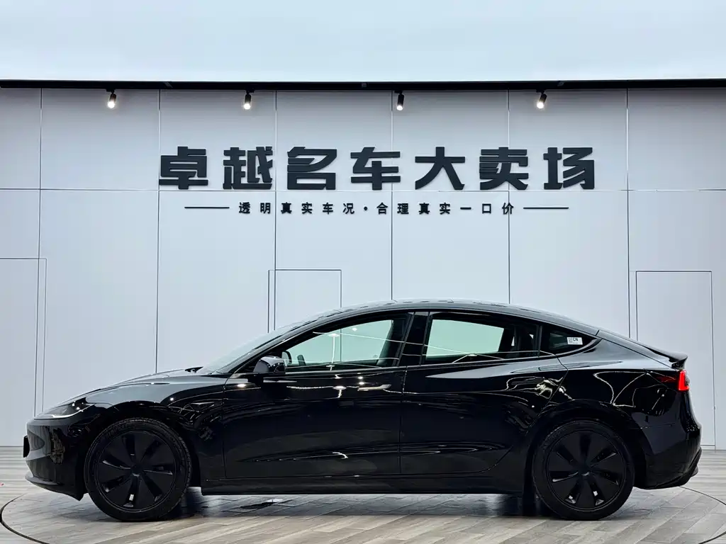 Model 3 2025 Rear-Wheel Drive