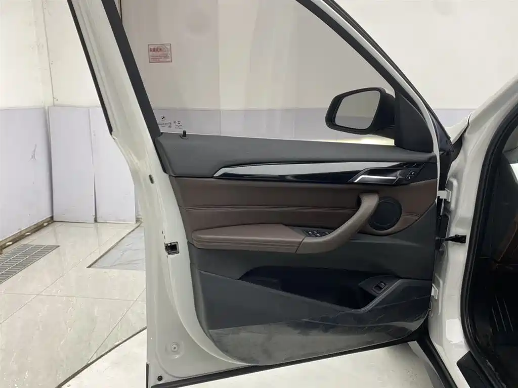 BMW X1 2020 sDrive25Li Leading Edition