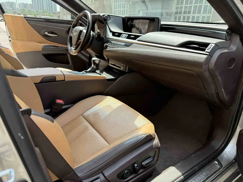 Lexus ES 300h 2018