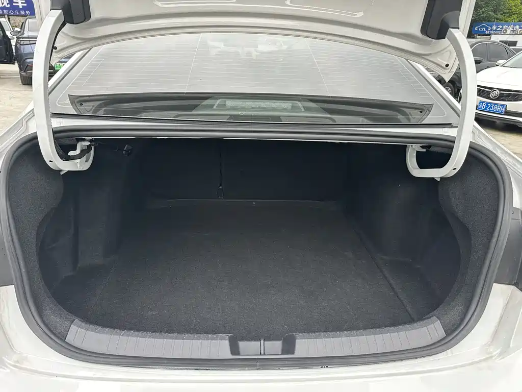 Volkswagen Sagitar 2023 300TSI DSG Fly Edition