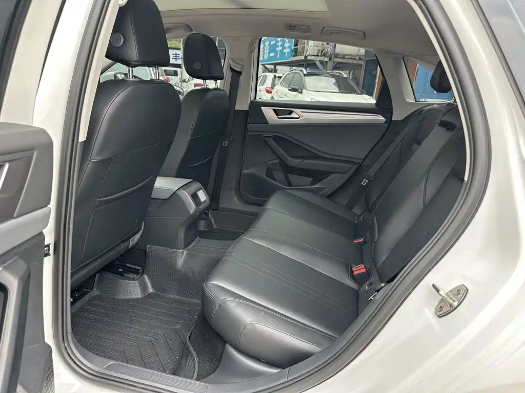 Volkswagen Sagitar 2023 300TSI DSG Fly Edition