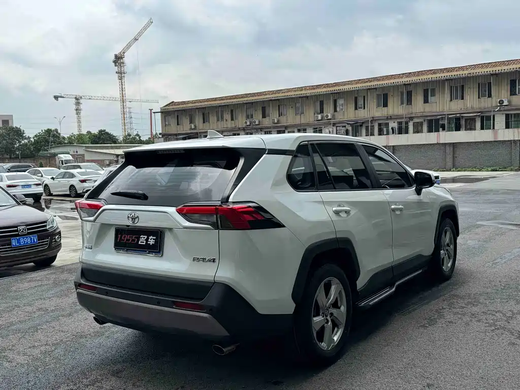 Toyota RAV4 2021 2.0L CVT 2WD Style Edition