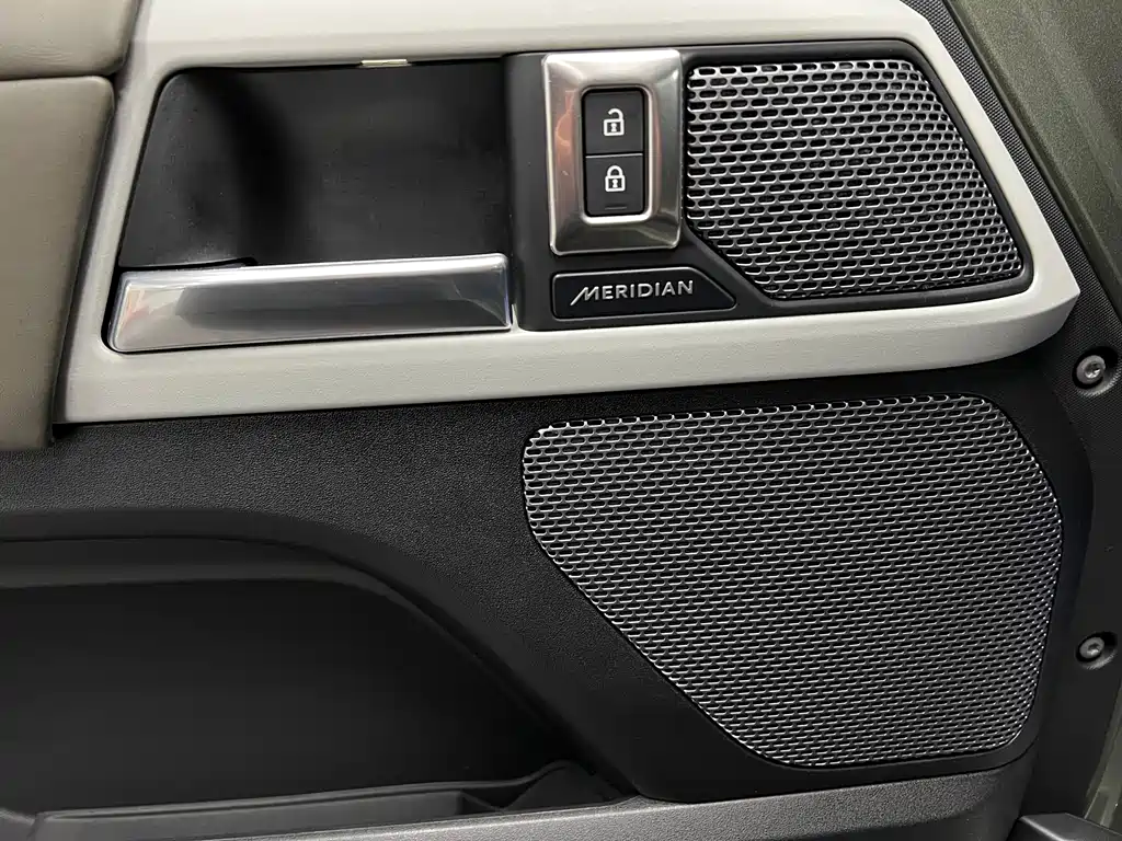 Land Rover Defender 2022 110 P400 Dark Edition