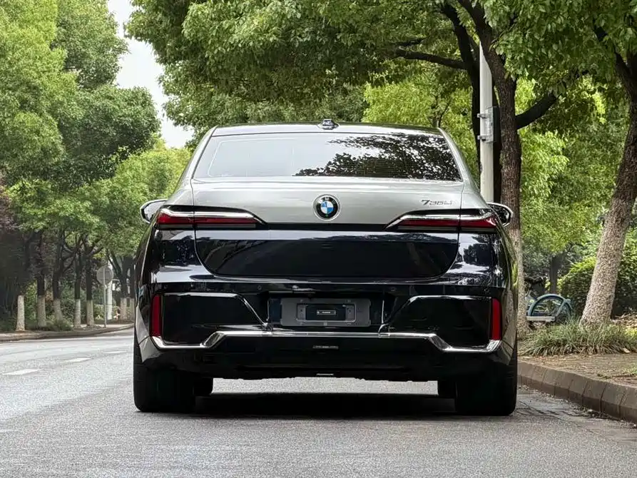 BMW 7 Series 2023 735Li M Sport Package