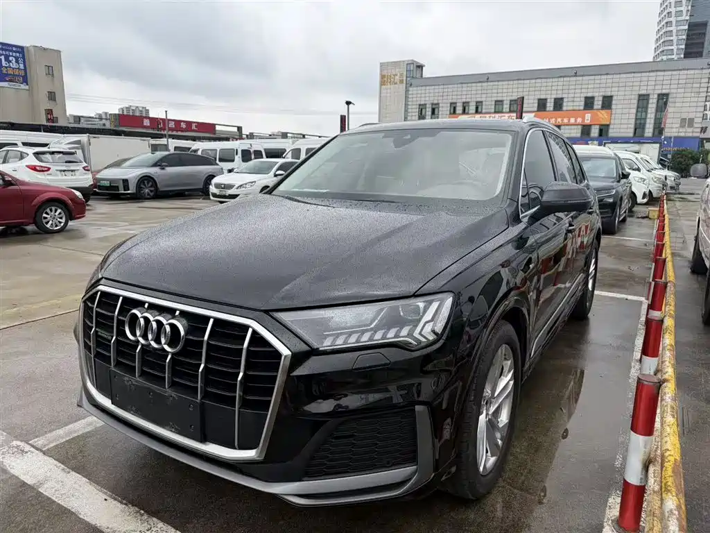 Audi Q7 2023 45 TFSI quattro S line Sport