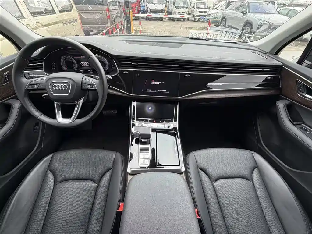 Audi Q7 2023 45 TFSI quattro S line Sport
