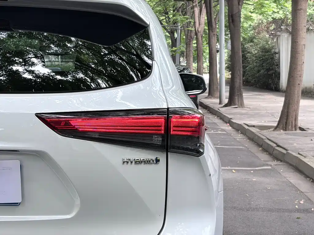 Toyota Highlander 2022 Hybrid 2.5L AWD Premium 7-Seater