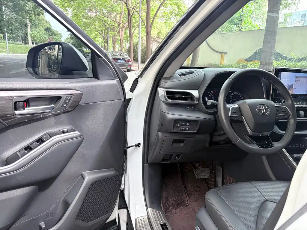 Toyota Highlander 2022 Hybrid 2.5L AWD Premium 7-Seater