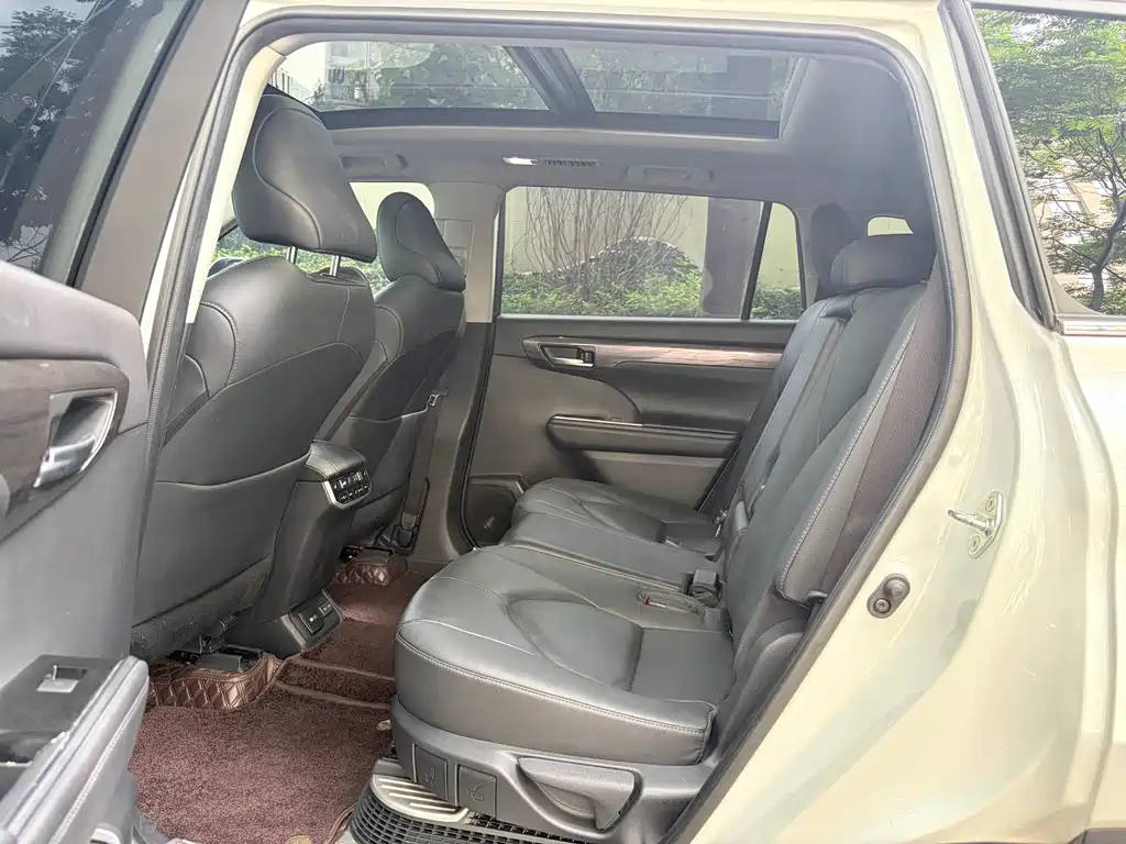 Toyota Highlander 2022 Hybrid 2.5L AWD Premium 7-Seater
