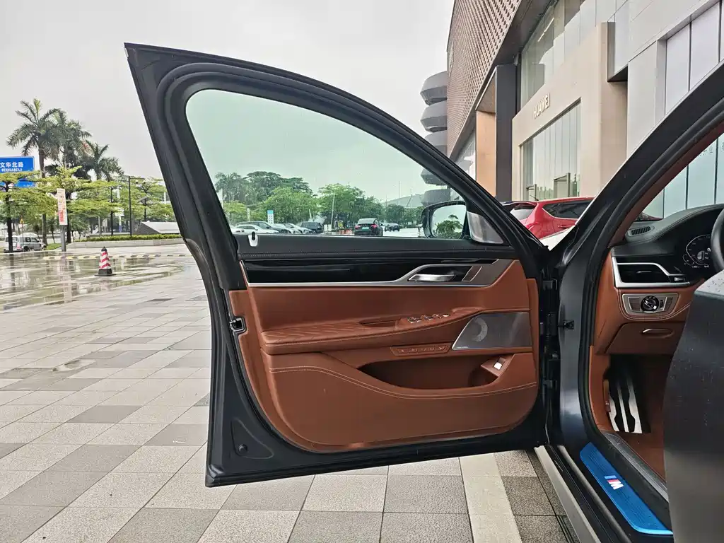 BMW 7 Series 2019 740Li xDrive Executive M Sport Package