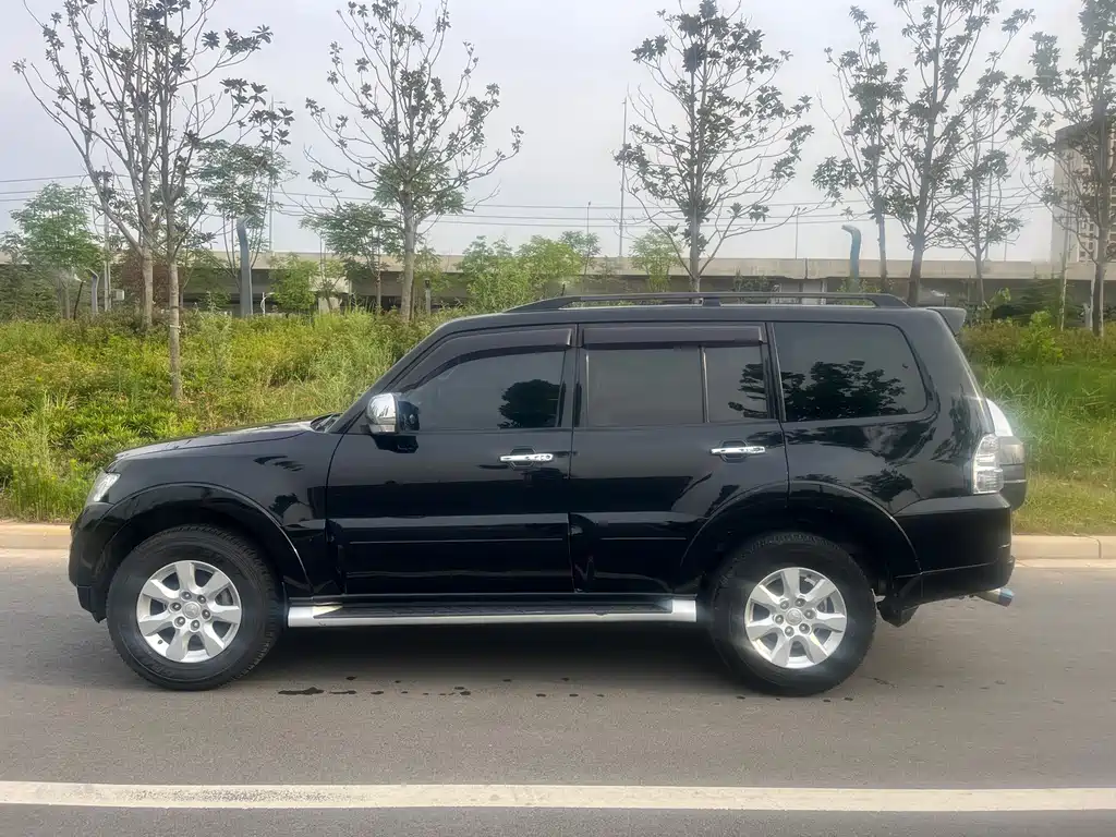 Mitsubishi Pajero 2016 3.0L Automatic Luxury Edition Imported China IV