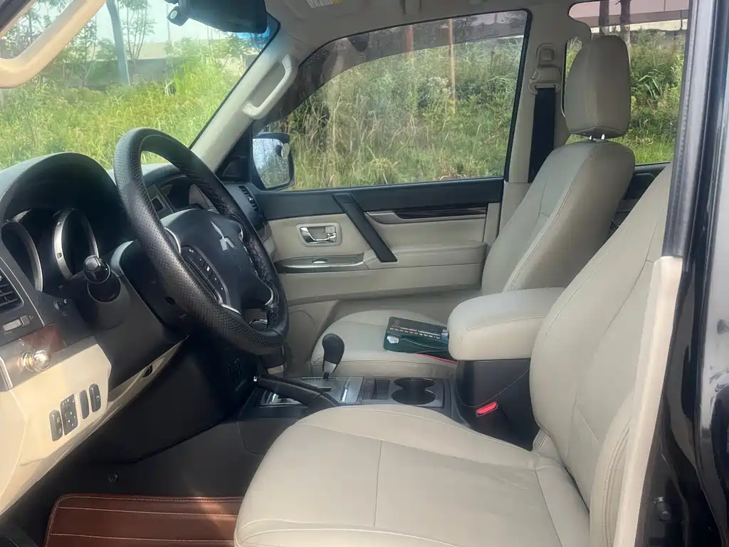 Mitsubishi Pajero 2016 3.0L Automatic Luxury Edition Imported China IV