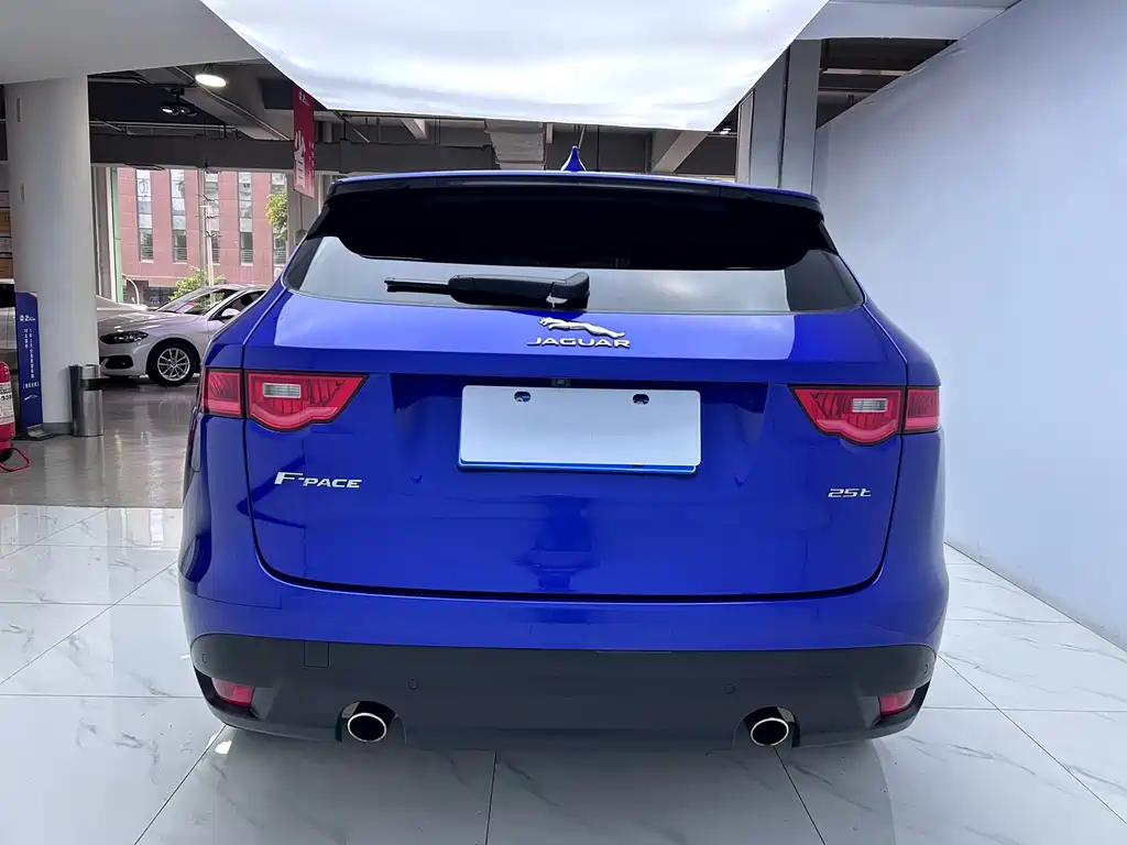 Jaguar F-PACE 2018 2.0T RWD Urban Prestige Edition