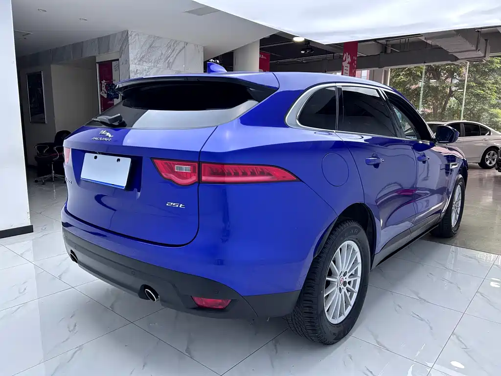 Jaguar F-PACE 2018 2.0T RWD Urban Prestige Edition