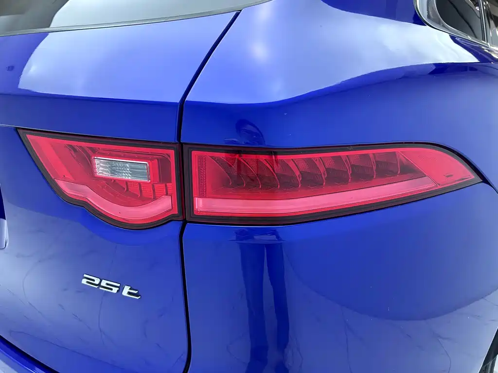 Jaguar F-PACE 2018 2.0T RWD Urban Prestige Edition