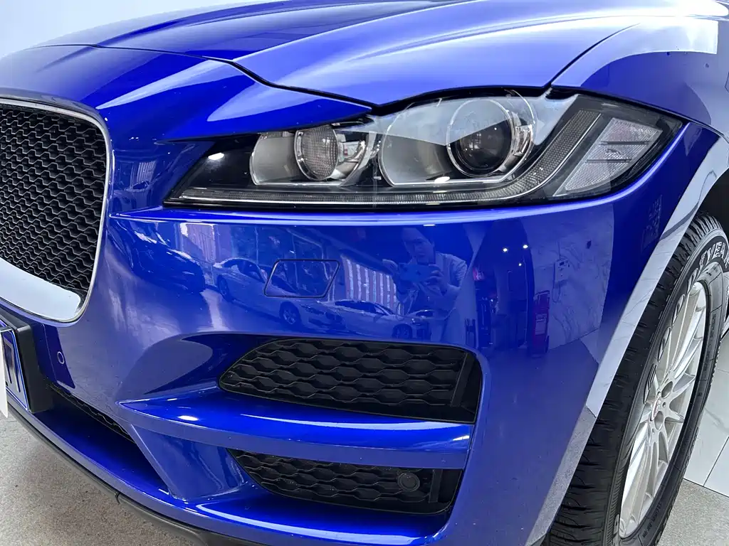 Jaguar F-PACE 2018 2.0T RWD Urban Prestige Edition