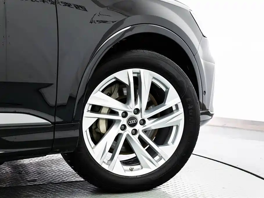 Audi Q7 2023 45 TFSI quattro S line Sport