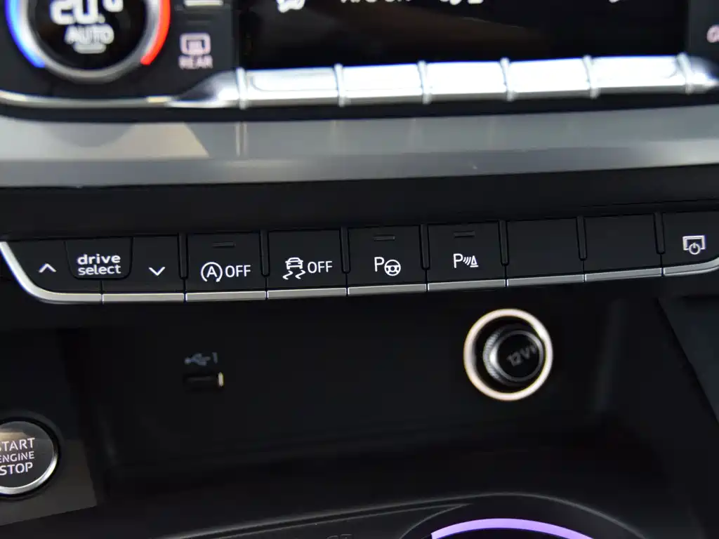 Audi A4L 2023 40 TFSI Avantgarde