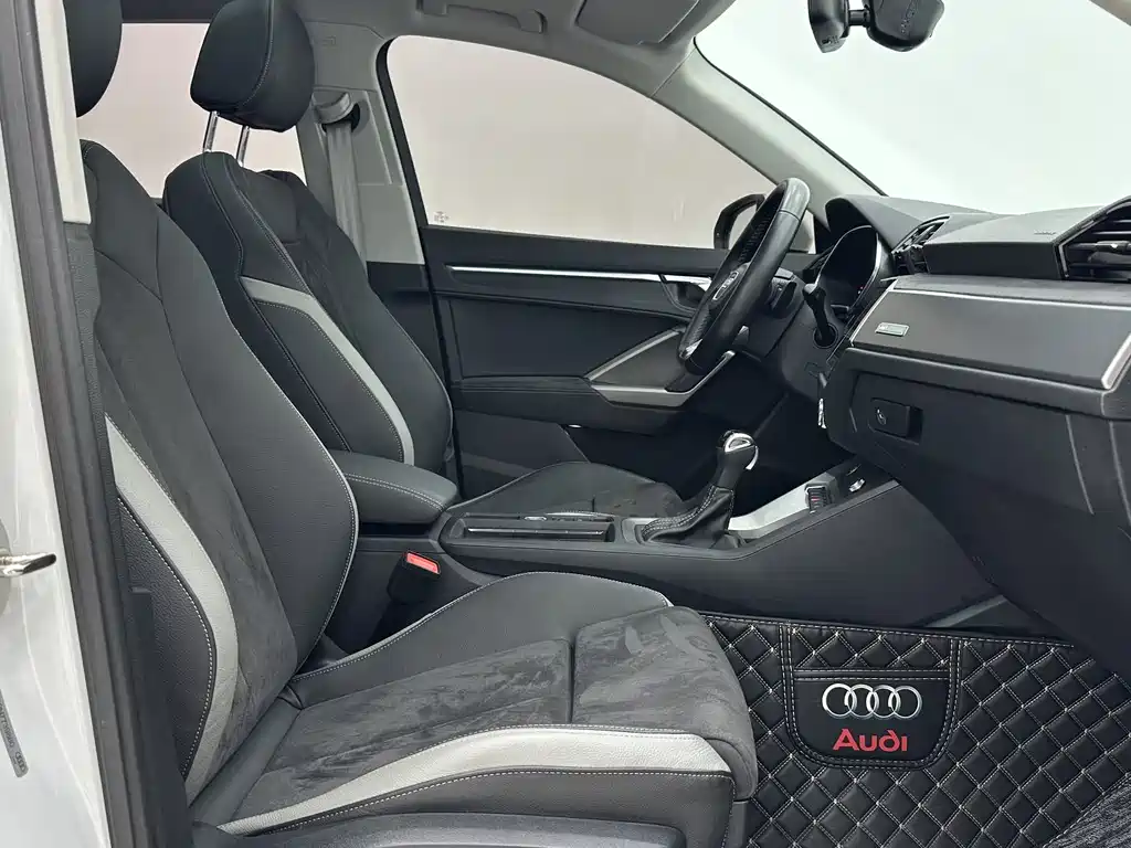 Audi Q3 2022 35 TFSI Sport