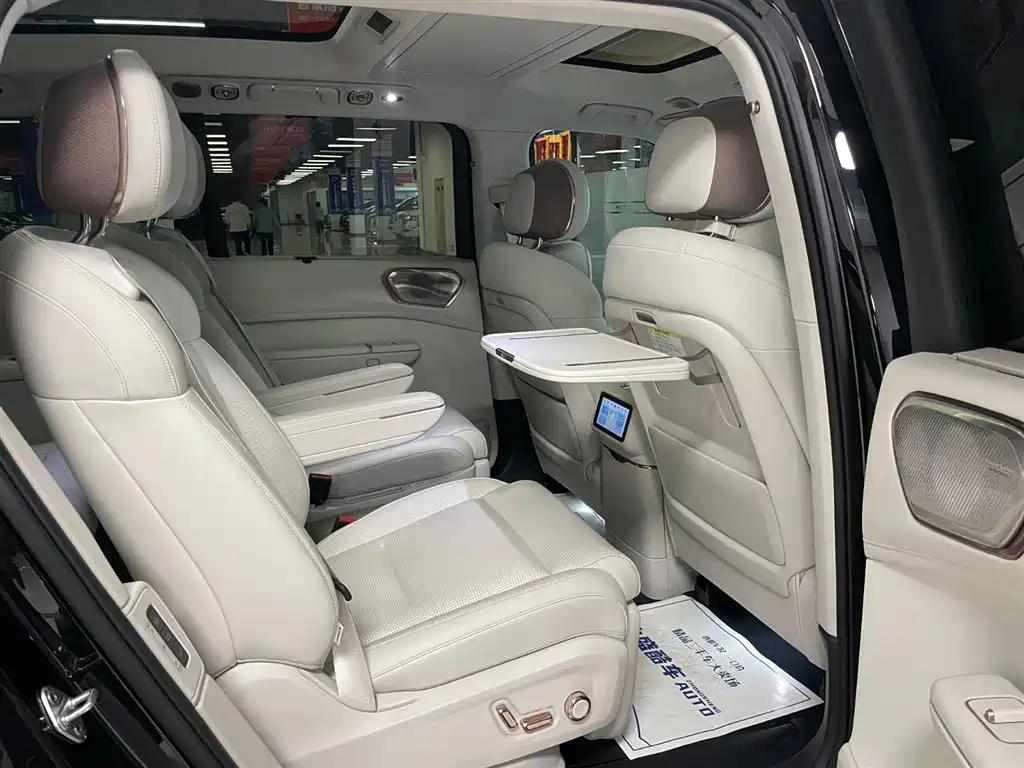 Lynk & Co 900 2025 2.0T Ultra 6-Seater