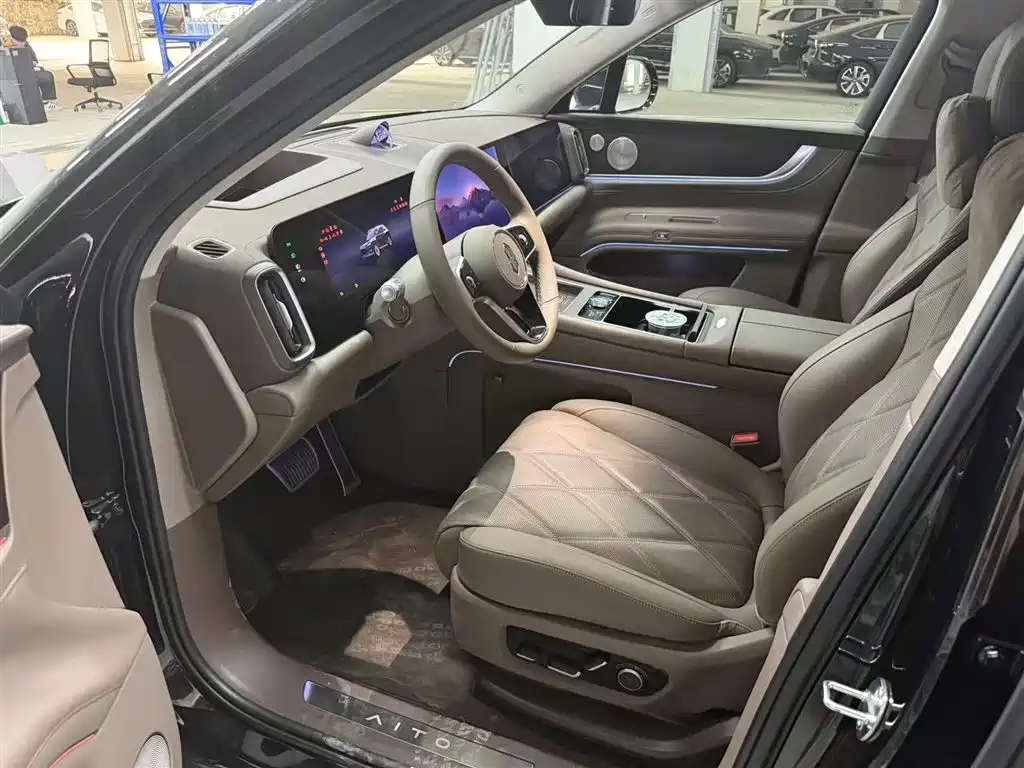 AITO M9 2025 EREV Ultra 52kWh 6-Seater with 192-Line LiDAR