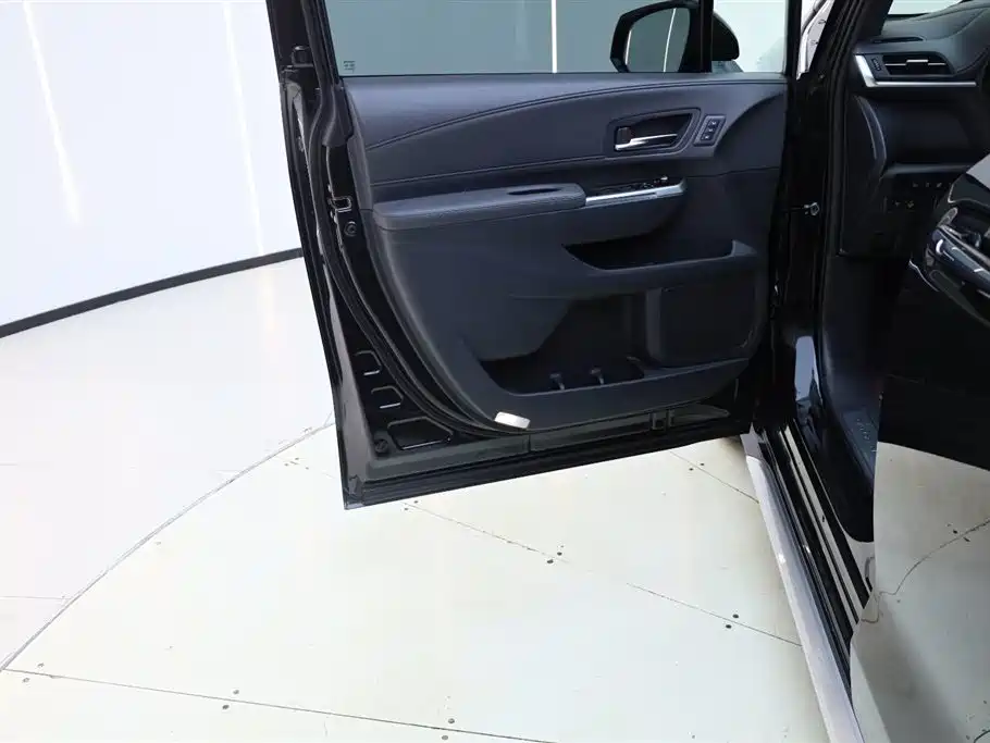 Toyota Granvia 2023 2.5L Hybrid Flagship VIP Edition