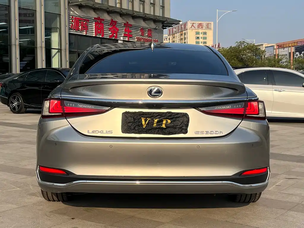 Lexus ES 2022 300h Premium Edition