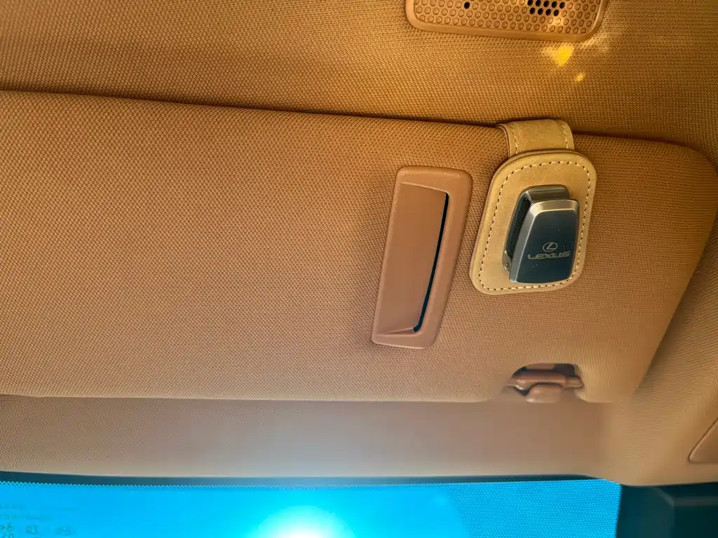 Lexus ES 2022 300h Premium Edition