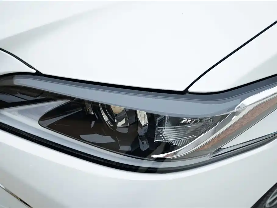 Lexus ES 200 2018