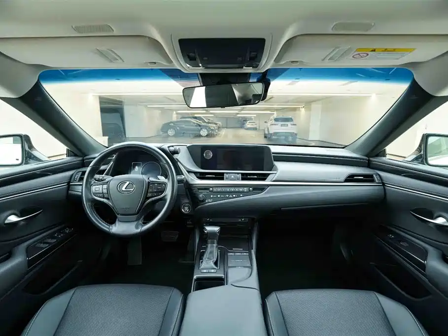 Lexus ES 200 2018