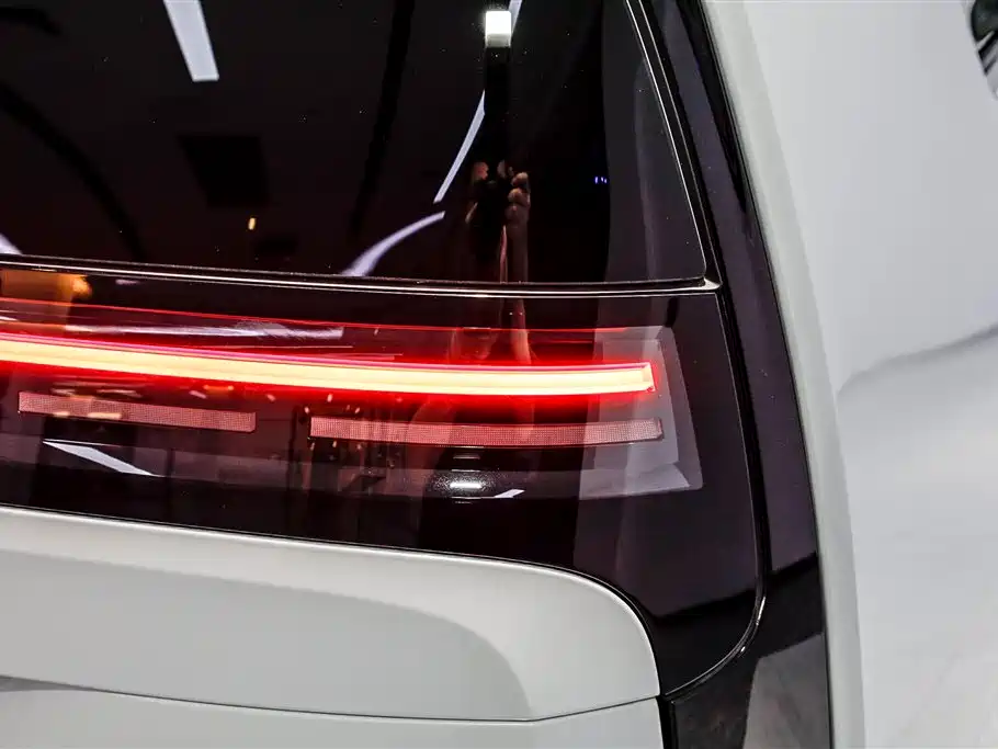 Li Auto MEGA 2025 Ultra Smart Refresh Edition