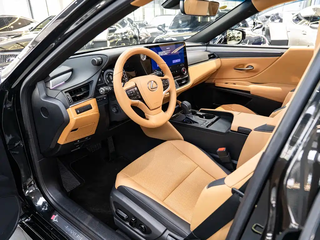 2025 Lexus ES 300h Premium