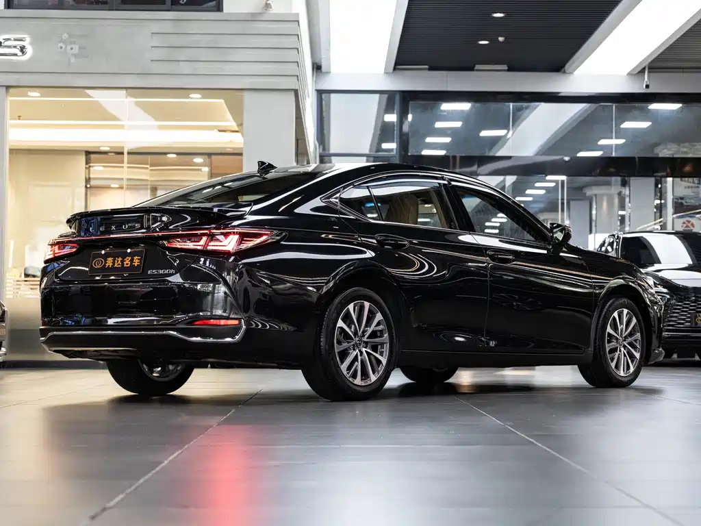 2025 Lexus ES 300h Premium