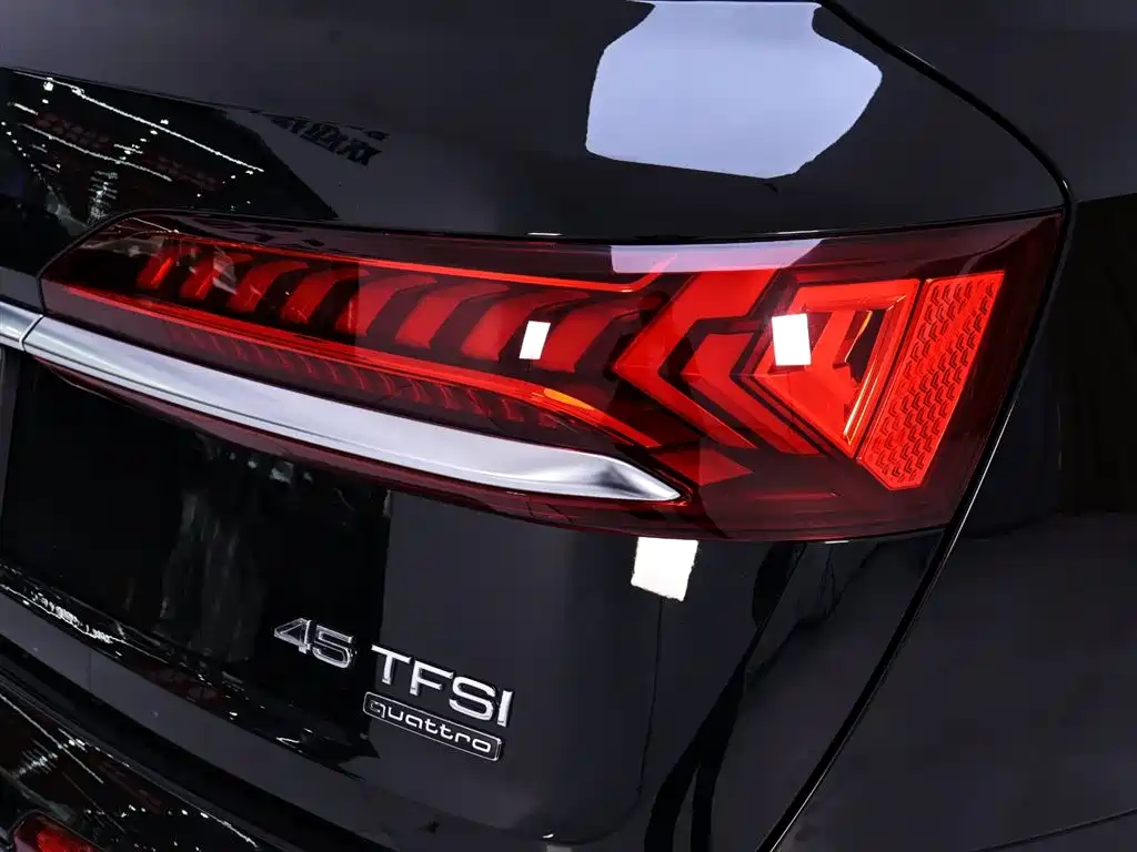 Audi Q7 2023 45 TFSI quattro S line Sport