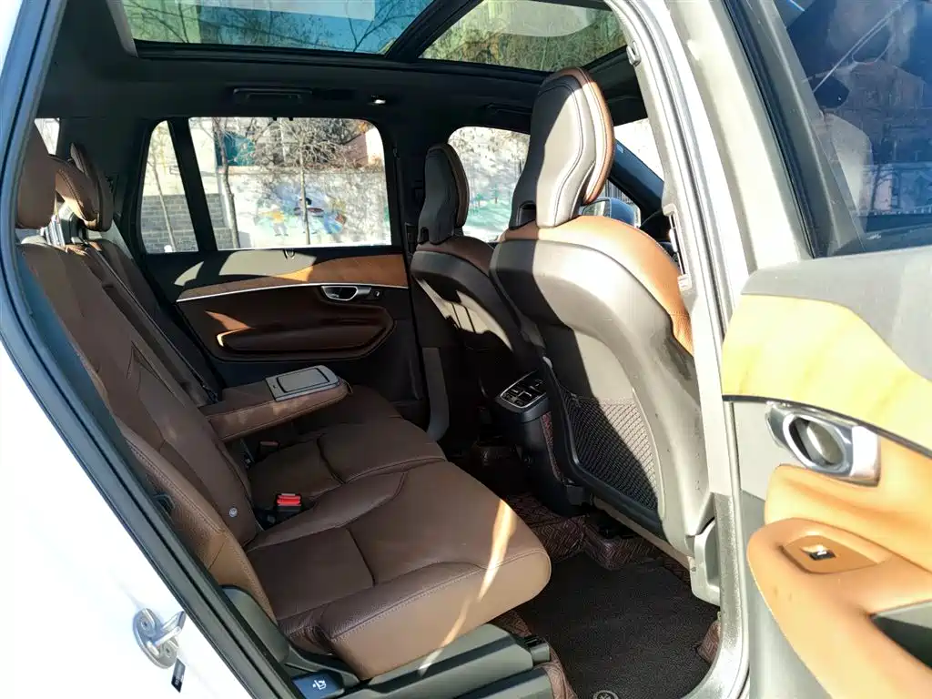 Volvo XC90 2024 B6 Momentum 7-Seater