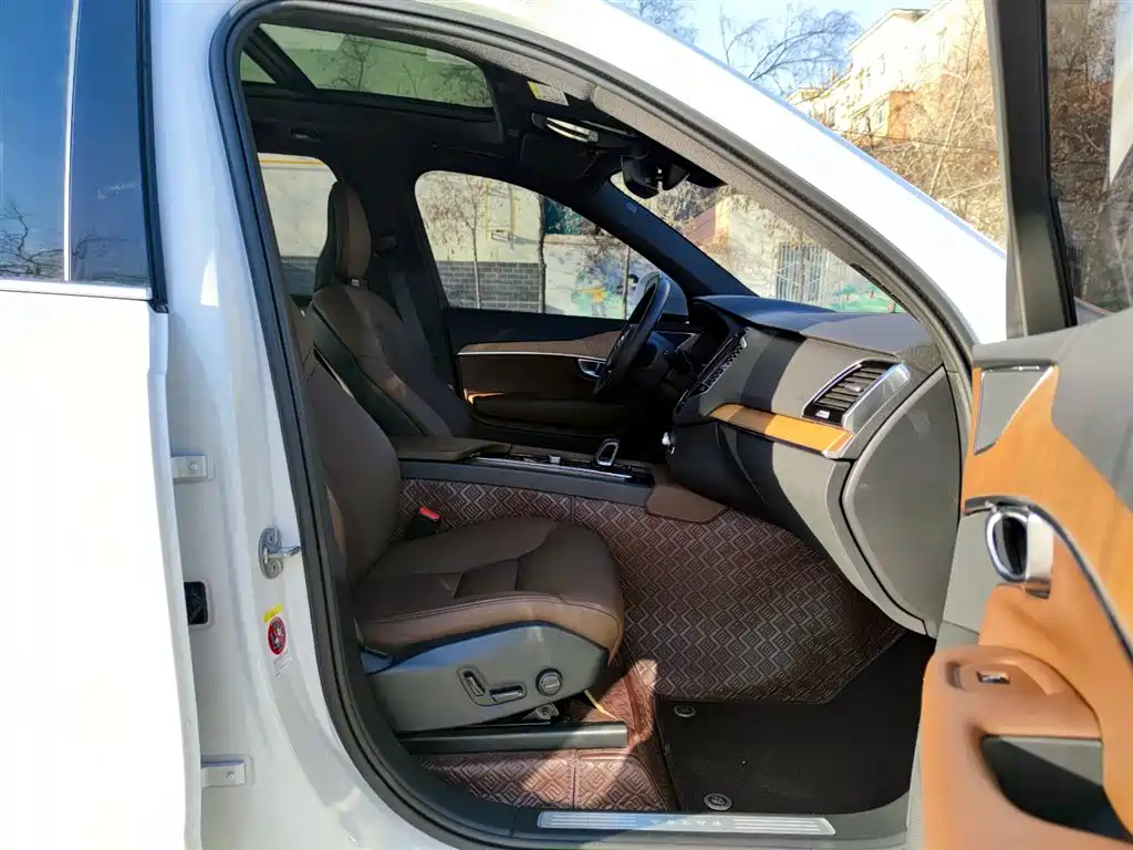 Volvo XC90 2024 B6 Momentum 7-Seater