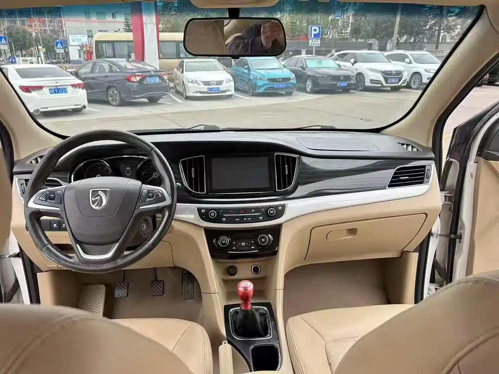 Baojun 730 2016 1.5L Manual Luxury 7-seater