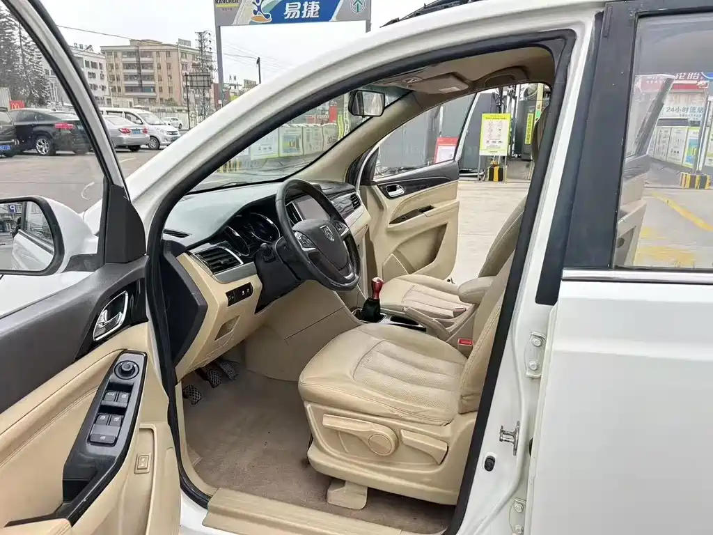 Baojun 730 2016 1.5L Manual Luxury 7-seater