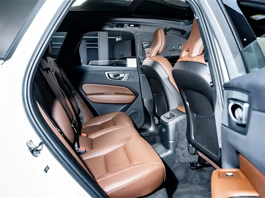 Volvo XC60 Plug-in Hybrid 2023 T8 PHEV Long Range AWD Luxury Plus