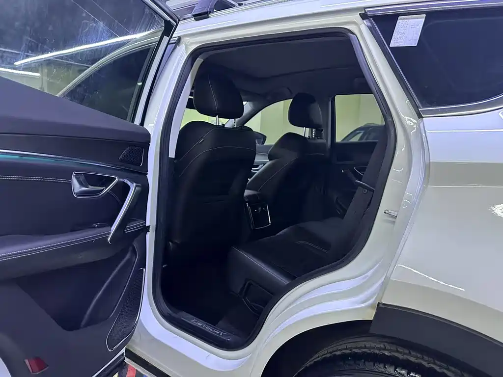 Jetour X70 PLUS 2021 1.5T DCT Shan 7-Seater