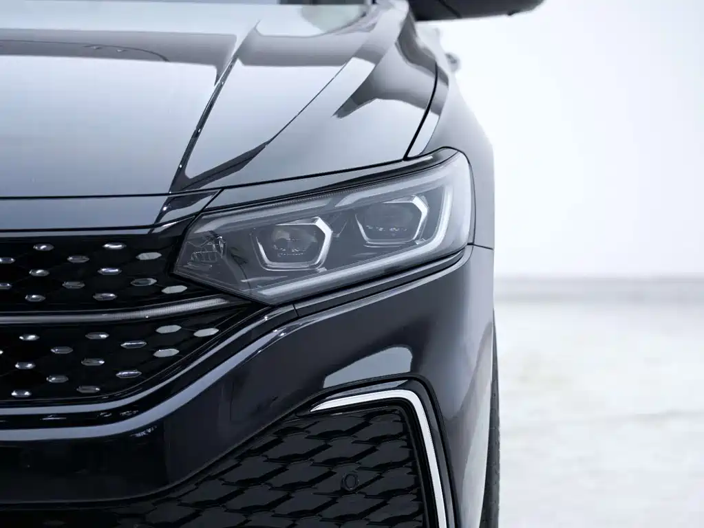 Volkswagen Passat 2023 Facelift 330TSI Starry Sky Luxury Edition
