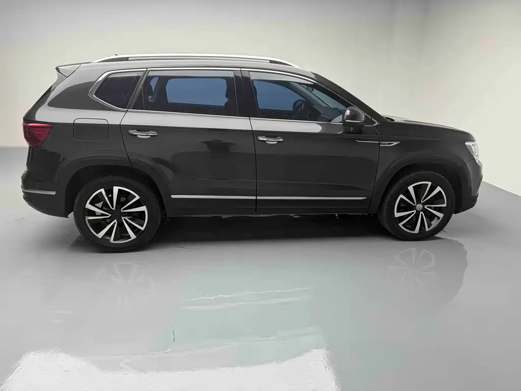 Tharu 2019 330TSI AWD Luxury Edition China VI