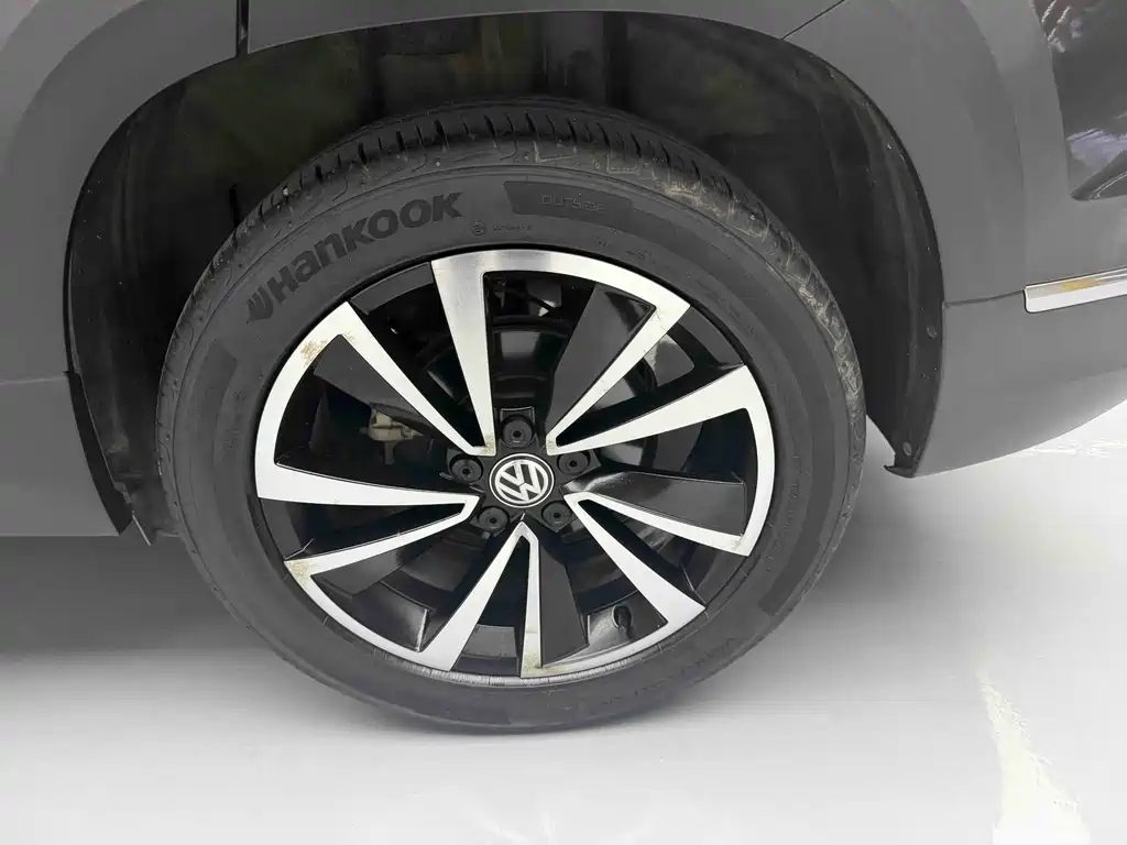 Tharu 2019 330TSI AWD Luxury Edition China VI