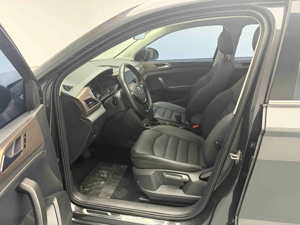 Tharu 2019 330TSI AWD Luxury Edition China VI