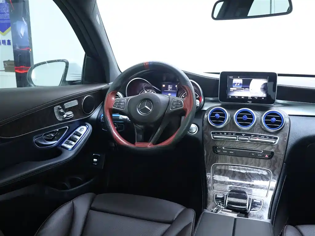 Mercedes-Benz GLC 300 4MATIC Dynamic 2017